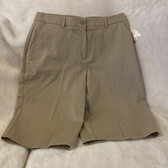 NWT Croft & Barrow Khaki Knee Length Shorts size 10 - Picture 2 of 4